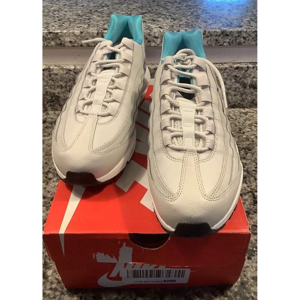 NIKE AIR MAX 95 ESSENTIAL LIGHT BONE-SPORT TURQUOISE-BLACK SZ 8  [749766-027]